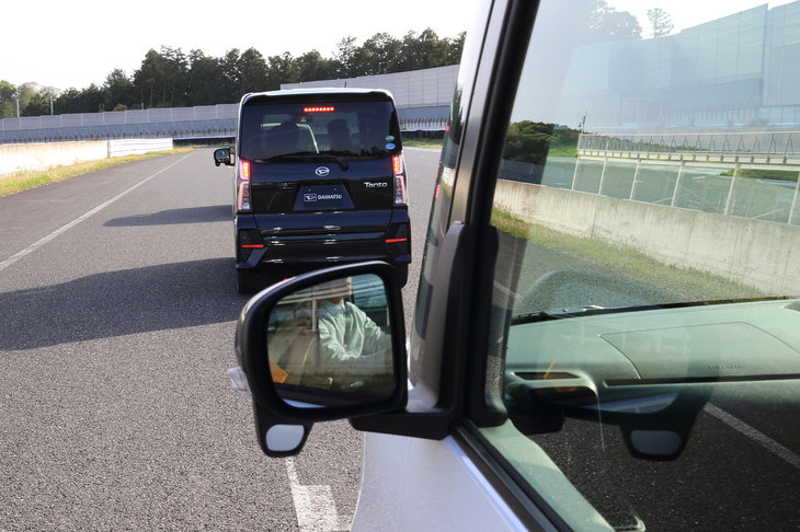 ひとことでACCと言っても、「全車速追従機能」（「渋滞追従機能」などとも）の有無やオートホールド機構の有無などで、利便性が大きく異なる。（写真＝荒川正幸）