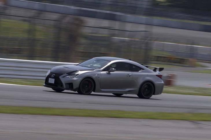 レクサスRC F“パフォーマンスパッケージ”