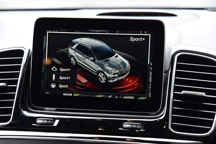 AMGダイナミックセレクトには5つの走行モードが用意される。動力性能を最大限に発揮するスポーツプラスモードにこそ、このクルマの本性が潜む。