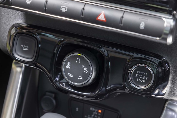 路面状況に合わせてパワートレインやブレーキを統合制御する「グリップコントロール」はパッケージオプションに含まれている。