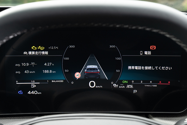 メーター用のスクリーンは11.9インチ。マップ表示機能はアウディが最初に始めたはずだが、新型では省かれてしまった。