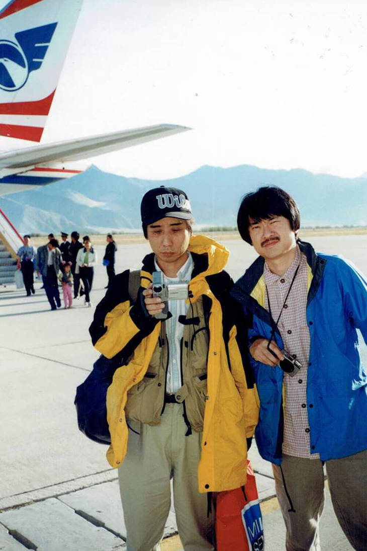 セラ様（左）とは、北朝鮮だけでなく、チベットも共に旅した。