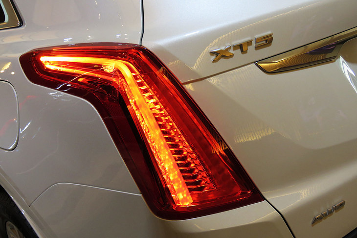 キャデラックXT5クロスオーバー（テールランプ）