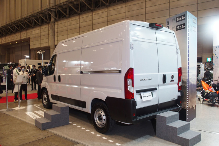 2172mmの室内高を誇る「デュカトL3H3」。全6種類のボディーカラーが設定されている。