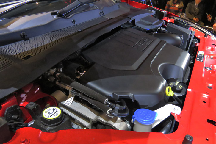 249ps仕様の2リッター直4“インジニウム”ガソリンターボエンジン。ガソリンエンジンとしては、このほかに300ps仕様の2リッター直4ターボエンジンもラインナップされる。