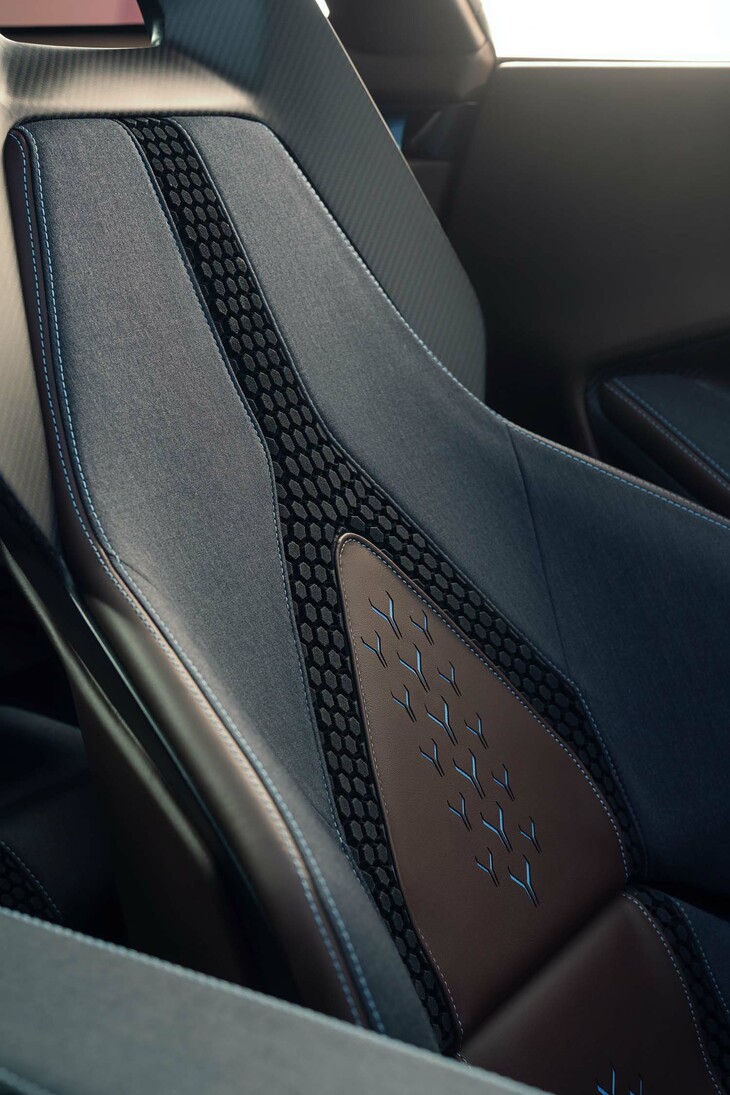 ランボルギーニ・ランザドール（フロントシート）