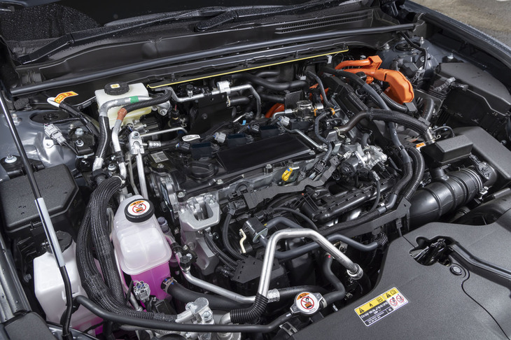 発電も駆動も担う2.5リッター4気筒エンジンは単体で最高出力177PSを発生。前後車軸にそれぞれ備わるモーターを合わせたシステム全体では306PSを発生する。