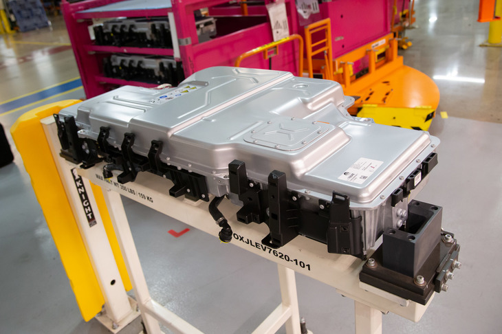 製品ラインナップの電動化に際しては、ステランティスでもバッテリーの確保が喫緊の課題となっている様子。欧州と米国にバッテリー工場を建て、自前で調達できるようにする構えだ。