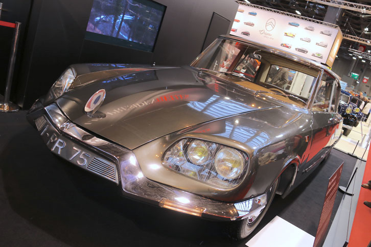 6.53mという長大なボディーをもつ「シトロエンDS21プレジデンシャル」。かつて、ドゴール、ポンピドゥーの両大統領が使用した。