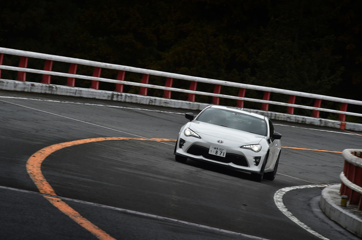 「86 GR」は、専用のトルセンLSD（リミテッドスリップデフ）を標準装備。コーナリング性能の向上が図られている。