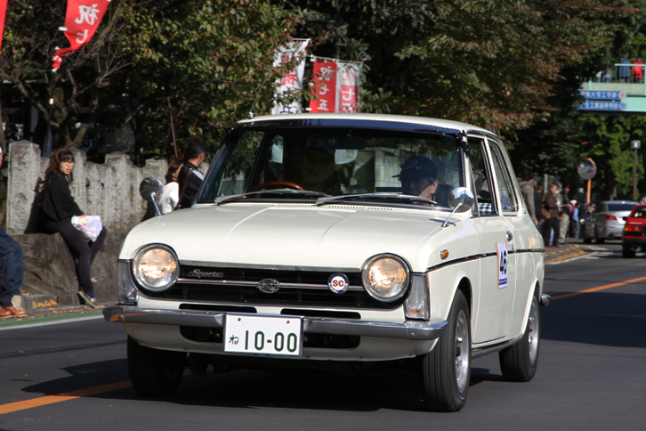 「スバル1000スポーツセダン」。半世紀前に登場した、フラット4エンジンを搭載したスバル車のルーツであるスバル1000の高性能版。