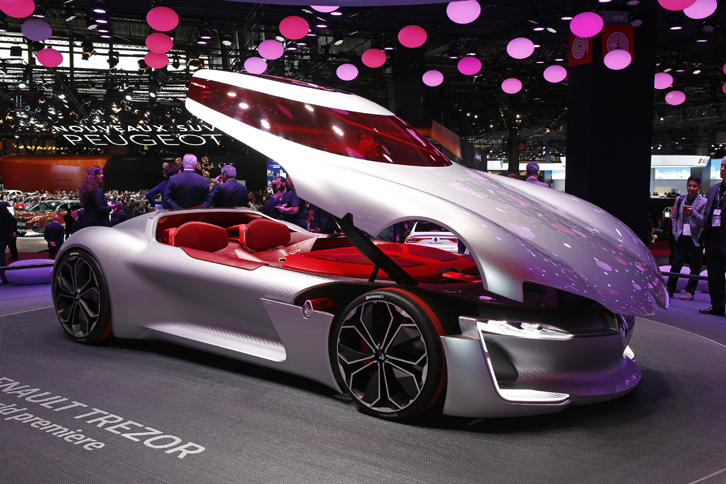 注目のニューモデルが並んだパリモーターショー。一方、「欧州自動車界の、近未来への流れの変化も見られた」とは、現地リポーターのコメント。（photo：望月浩彦）