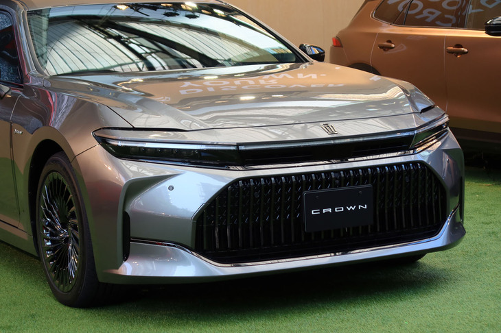 トヨタ・クラウン セダン（フロントまわり）