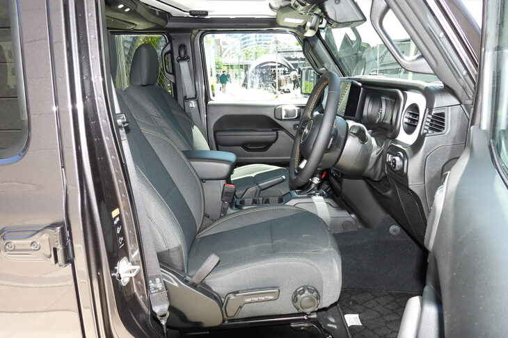 ジープ・ラングラー アンリミテッド スポーツ（フロントシート）