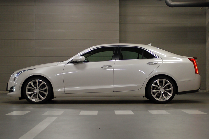 「アート＆サイエンス」をテーマにデザインされた「ATSセダン」のエクステリア。優れた空力性能もセリングポイントとなっている。