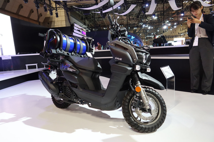 ヤマハの研究用スクーター（水素エンジン搭載車）