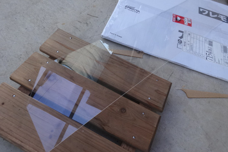 「335iカブリオレ」の後席の風の巻き込みを低減すべく、ウインドディフレクターを自作。まずは通販で激安アクリル板を入手。