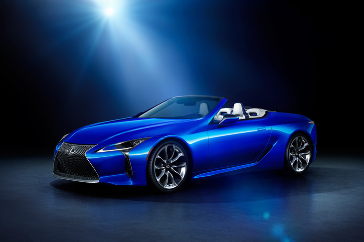 レクサスLC500コンバーチブル“ストラクチュラルブルー”