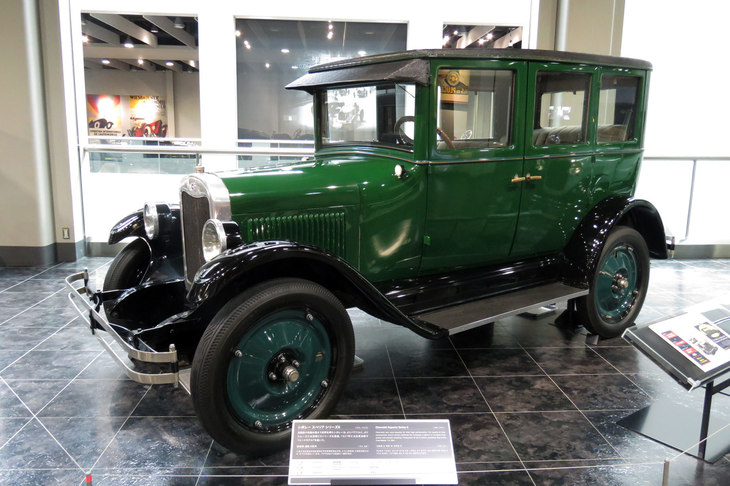 トヨタ博物館に展示される「シボレー・スーペリア シリーズK」。製品に絶えず改良を加えてきたGMは、1925年に同車を発表。大変な人気を博し、1927年にフォードから生産台数1位の座を奪取した。