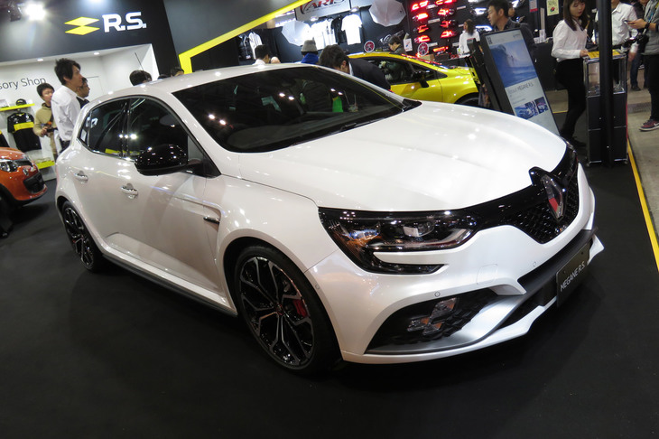 ルノー・ジャポンのブースにて、「メガーヌ ルノースポール」のMT仕様。