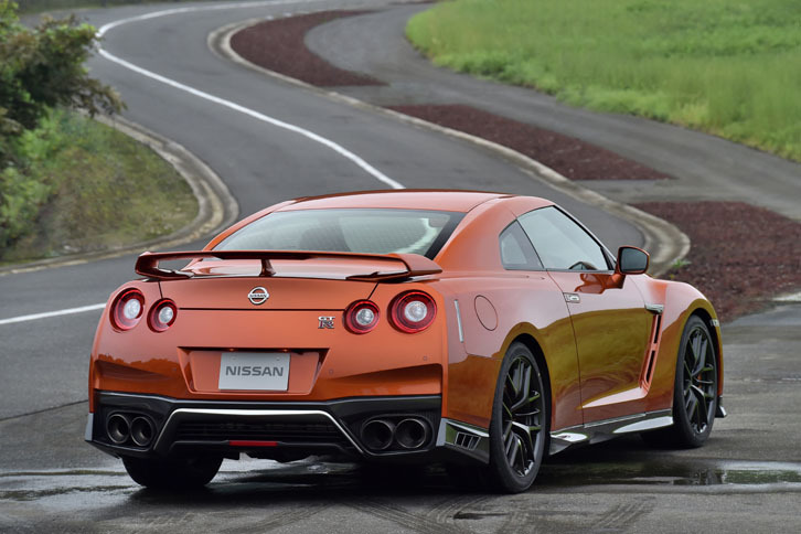 試乗車のボディーカラーは新色の「アルティメイトシャイニーオレンジ」。