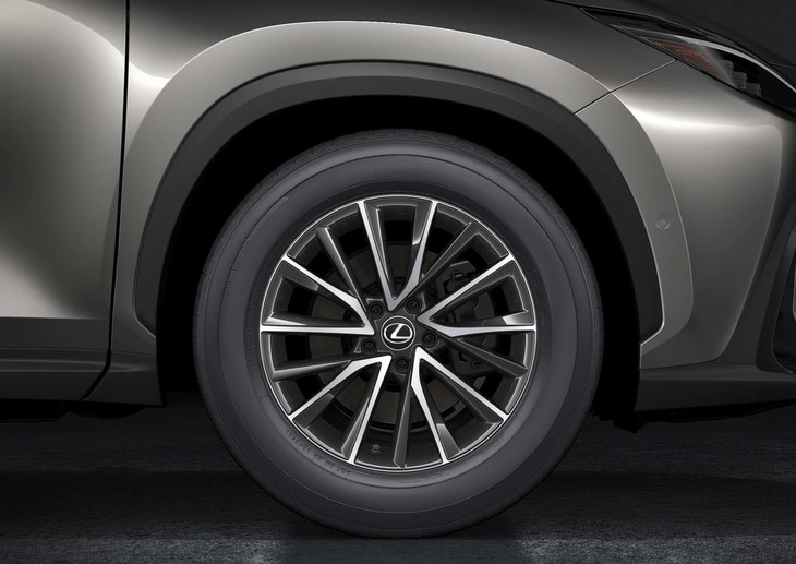 レクサスNX（18インチアルミホイール）