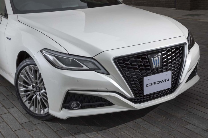 エッジの効いたグリルやランプで構成されるフロントフェイスからは、スポーティーで若々しいイメージが伝わってくる。