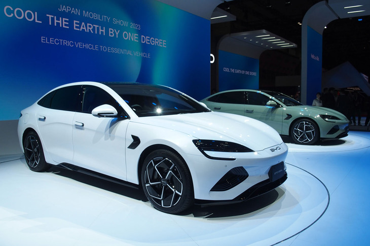 テスラを抜いて、EVの販売台数で世界No.1となったBYD。2023年秋にはアジアパシフィック地域の販売会社を中国に招き、大々的に試乗会＆説明会を開くなど、同時域への進出に前のめりとなっている。