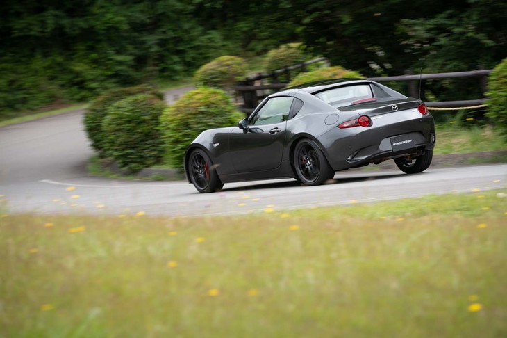 マツダ・ロードスターRF VS