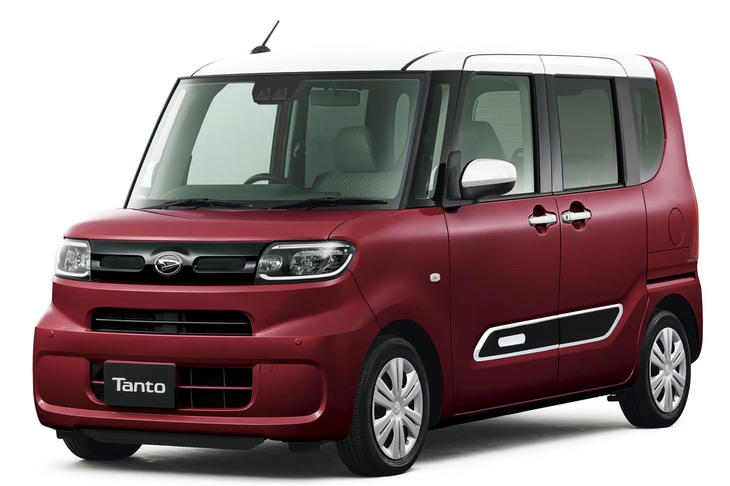 「ホワイト×ファイアークオーツレッドメタリック」カラーの「タントX」。