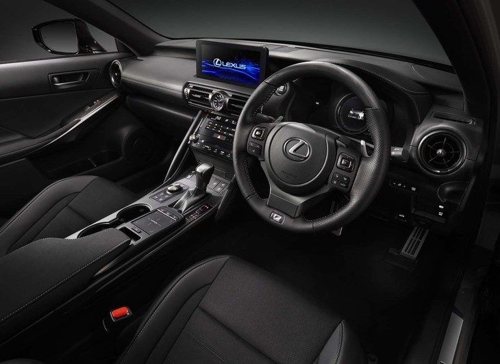 インテリアもブラック基調のカラーでコーディネートされている。