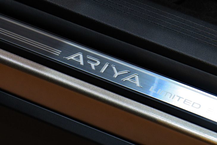 日産アリア リミテッド（専用キッキングプレート）