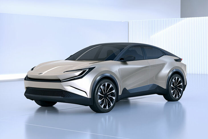 トヨタbZコンパクトSUV／市場投入時期：2024年／スポーティーなSUVで、「C-HR」の後継となるフル電動車として、「bZ4X」の駆動方式を採用する可能性がある。それは、約450kmの航続距離を意味する。