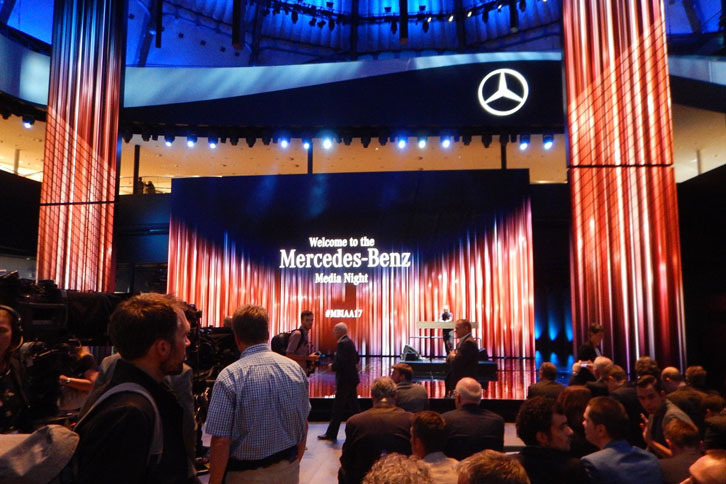 メディアナイトはモーターショー会場の正面入り口近くにあるメルセデス・ベンツ・ブースで開催された。