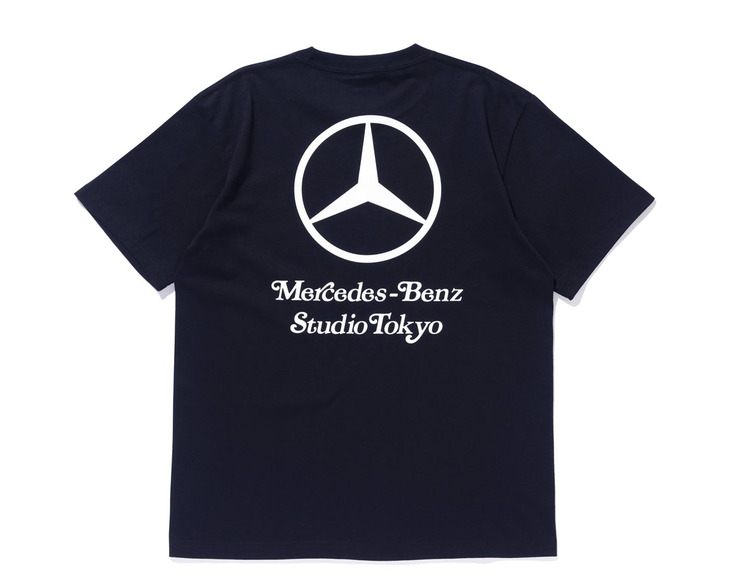 VERDY meets Mercedes-Benz STUDIO TOKYO カプセルコレクションのひとつ、「VERDY × Mercedes-Benz STUDIO TOKYO Tシャツ Black」（バックプリント）。