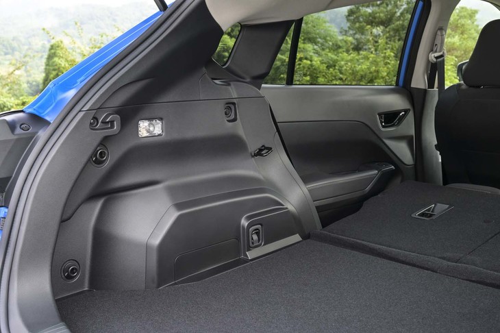 スバル・クロストレック（ラゲッジスペース左側方）