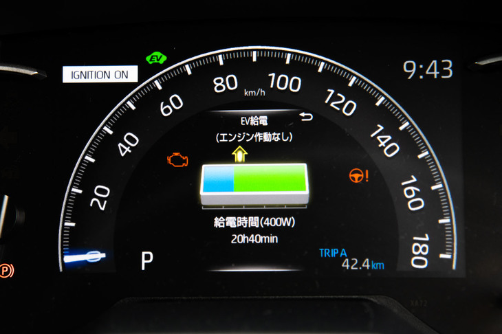 給電中のバッテリー状態はメーター内のインフォメーションディスプレイで確認可能。満タン・満充電の状態なら、1500Wの電力を約3日間供給できる。