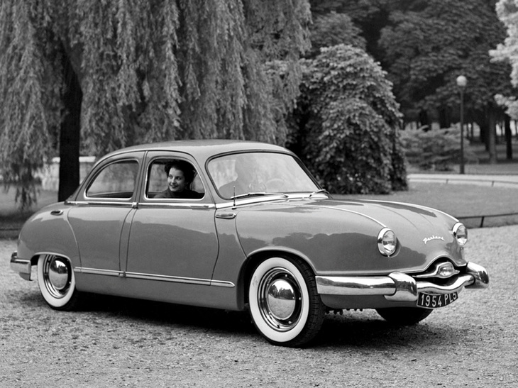 「シトロエンDS」に負けずに前衛的だった「パナール・ディナZ」。パナールは経営難から1965年に皮肉なことにシトロエンに吸収され、2年後には自動車生産を終了した。