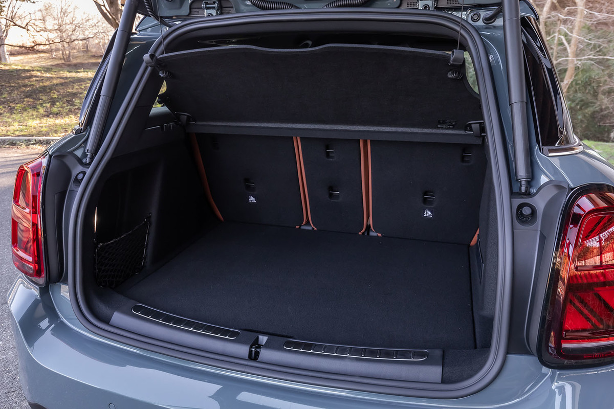 MINIクーパーSDクロスオーバーALL4（4WD/8AT）【試乗記】 もうMINIしか 