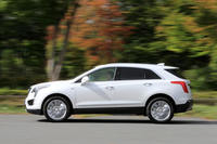 軽量プラットフォームを特徴とする「XT5クロスオーバー」だが、日本仕様の車両重量（カタログ値）は1990kgと2tに迫る。