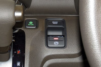 軽乗用車としてはぜいたくな、電動パーキングブレーキの採用も「N-WGN」の特徴となっている。