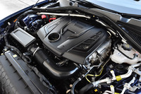 「ジュリア スーパー」の2リッター直4ターボエンジン。最高出力200ps、最大トルク330Nmを発生する。