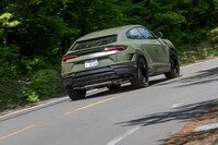 0-100km/h加速のタイムは従来モデルよりも0.1秒速い3.5秒。最高速は305km/hにも達する。