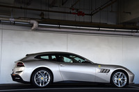 今回試乗した「GTC4ルッソT」は、12気筒エンジンを搭載する4シーターの4WDモデル「GTC4ルッソ」から派生した新型車。2016年10月のパリモーターショーでデビューした。