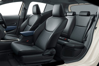 中身も外身も引き締まった「ヤリス」に対し、ゆとりある車内空間が「アクア」の特徴。後席の居住スペースはこちらのほうが広く、荷室容量も大きい。