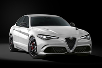 「アルファ・ロメオ・ジュリア」の限定車「クアドリフォリオ カルボニオ」発売