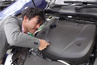 エンジンカバーには衝撃吸収素材が採用される。最高出力は190ps、最大トルクは400Nm。