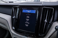 AWD走行を行う「Constant AWD」やモーター走行を優先する「Pure」、スポーティーな「Power」など6つの走行モードを用意。タッチ式ディスプレイを使って任意の走行モードを簡単に選択できる。