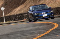 シャシーやドライブトレインの仕様も1リッターモデルの「ポロ」とは大きく異なり、電子制御ディファレンシャルロック「XDS」やスポーツサスペンションなどが採用されている。