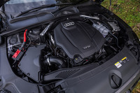 「35 TFSI」と呼ばれる2リッター4気筒直噴ターボエンジンは、最高出力150PS/3900-6000rpm、最大トルク270N・m/1350-3900rpmを発生。トランスミッションは、7段DCTの「Sトロニック」を組み合わせている。